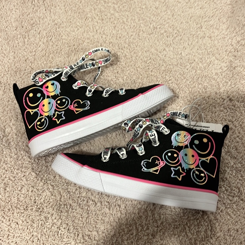 NWT Little Girl’s Size 11 Happy face Hi top sneakers